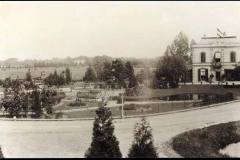 Villa Endepol aan de Berkel bij de Hoevenbrug, op de achtergrond Ampsen, foto Hendri van Zuilekom
