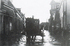 Overstroming Eibergen 1946: Grotestraat Gemeentehuis
